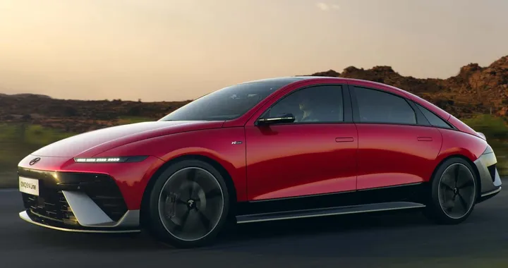 Hyundai Ioniq 6 2026: la promessa di 700 km con una carica