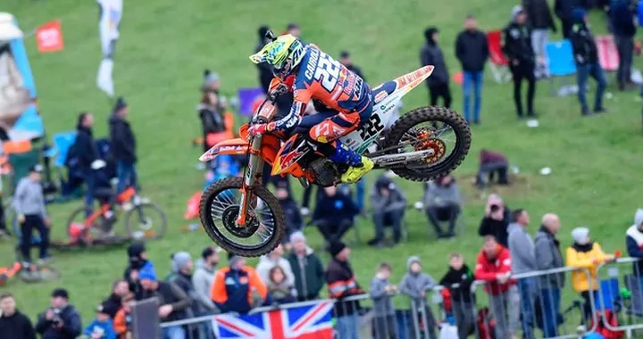 MXGP: in Gran Bretagna Tony Cairoli vince e consolida la leadership