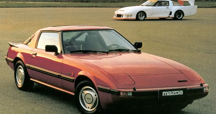 Mazda RX-7: elogio dell’anticonformismo sportivo