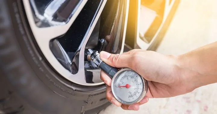 Manutenzione auto: come controllare la pressione delle gomme in quarantena
