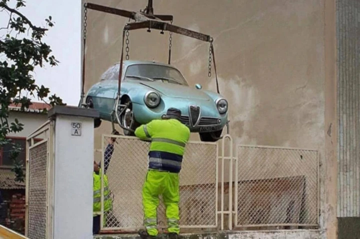 Alfa Romeo SZ 1962 ritrovata in un garage segreto a Torino