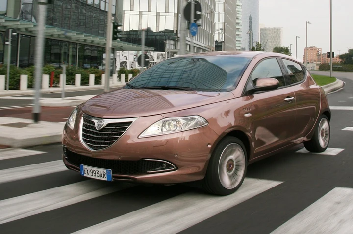 Lancia Ypsilon Elle: immagini ufficiali