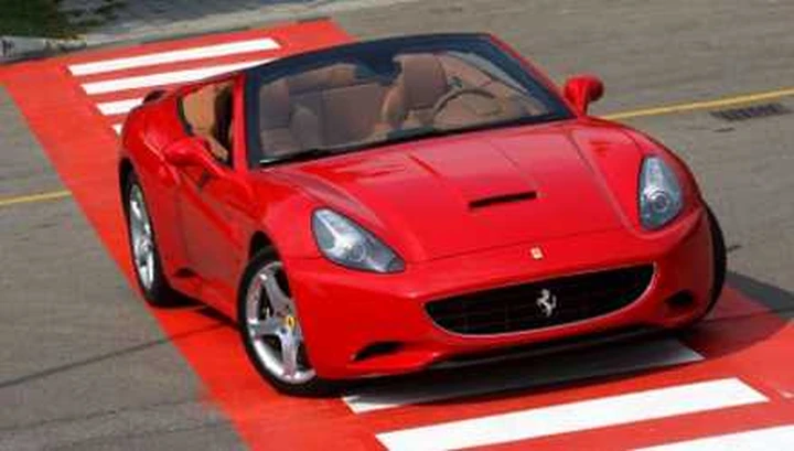 Balotelli festeggia la maturità con una Ferrari