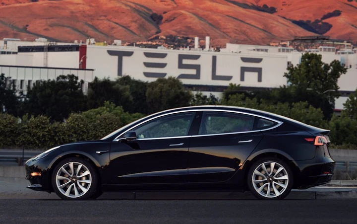 Tesla Model 3, prodotto il primo esemplare: sarà di Elon Musk