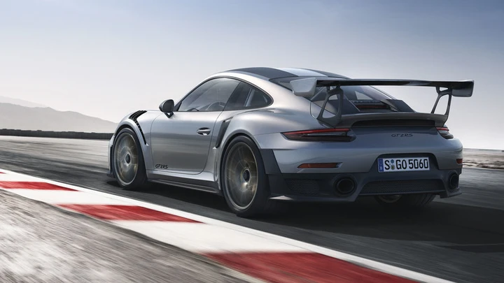 Porsche: la nuova hypercar sfida tutti sul 'Ring