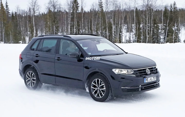 Volkswagen Tiguan, foto spia del restyling
