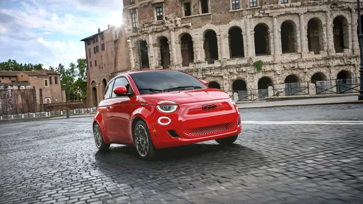 Mirafiori riparte: Fiat 500 elettrica e Maserati tornano in produzione