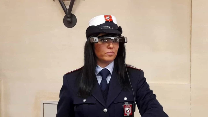 Occhiali Smart: la nuova arma della Polizia Locale