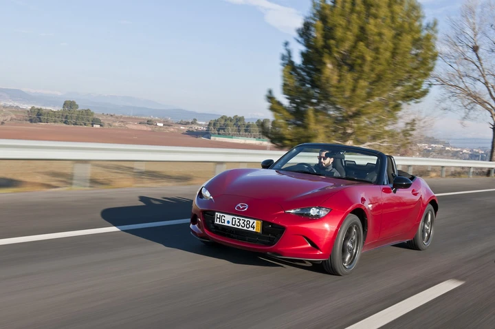 Mazda MX-5: nuove foto ufficiali