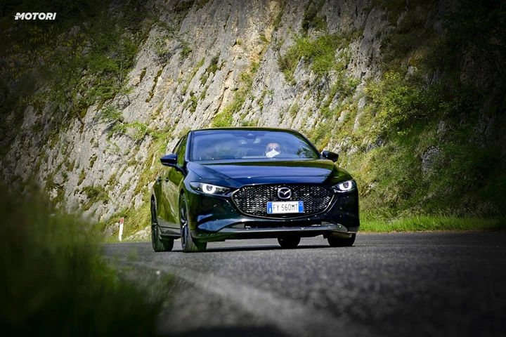 Mazda 3 Skyactiv-X Exclusive AT: la prova su strada