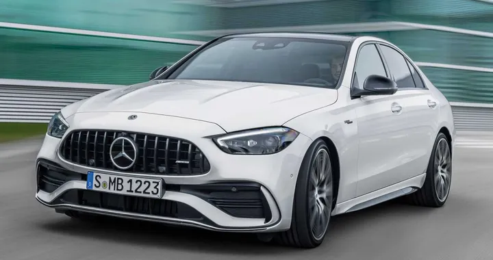 Mercedes C43 AMG: è ibrida e perde 2 cilindri