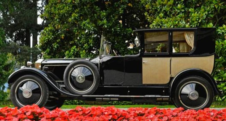 Rolls-Royce Phantom a Goodwood, 100 anni di lusso in movimento