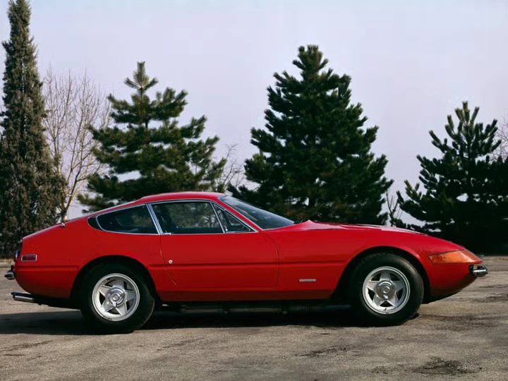 Ferrari 365 GTB/4 Daytona: il V12 che ha reso immortale Maranello [VIDEO]