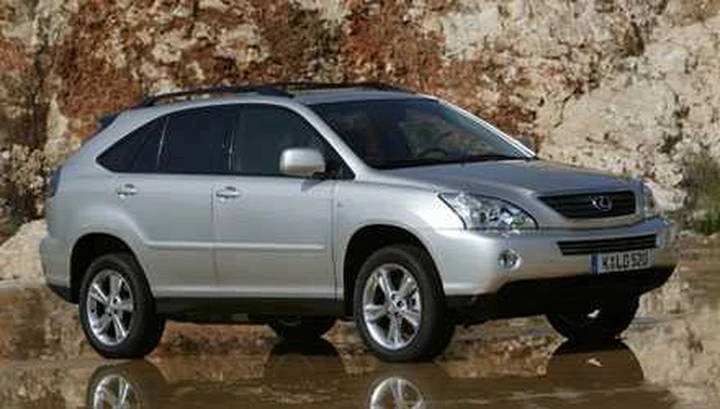 Toyota richiama 1.651 unità della Lexus RX400h