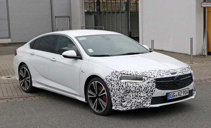 Opel Insignia e Insignia GSi facelift: prosegue lo sviluppo