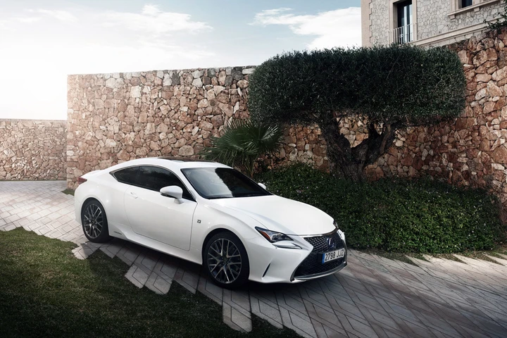 Lexus RC Hybrid: le immagini ufficiali