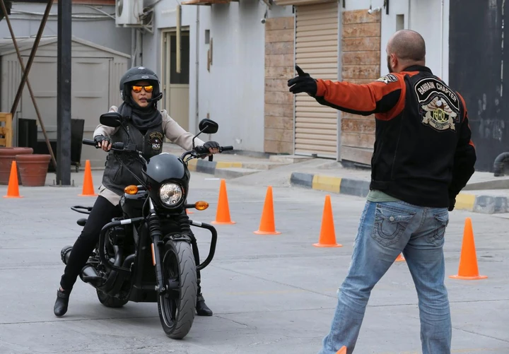 Arabia Saudita: ecco la prima donna che guiderà una moto