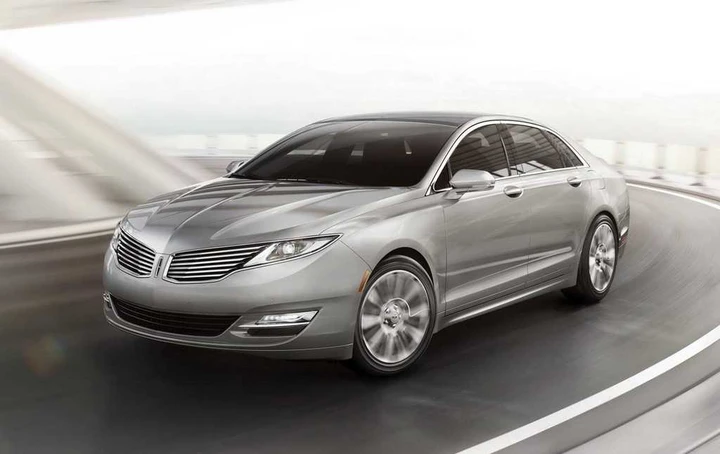 Lincoln MKZ 2013: stile e tecnologia
