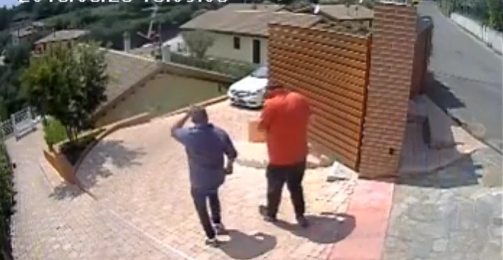 Rubate due auto a regista Rai, lui diffonde video delle telecamere di sicurezza