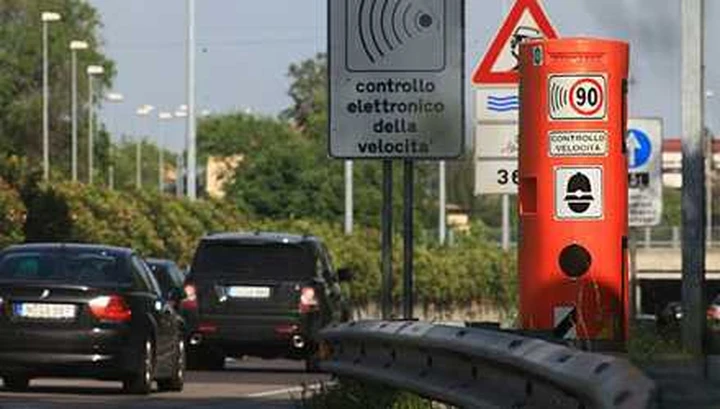 Autovelox, multa non valida se la prefettura non prova che il segnale è visibile