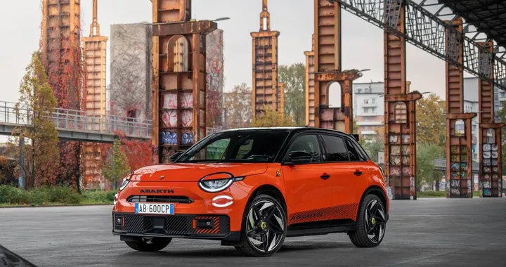 Abarth 600e Competizione: edizione Milano Cortina 2026 in 50 esemplari