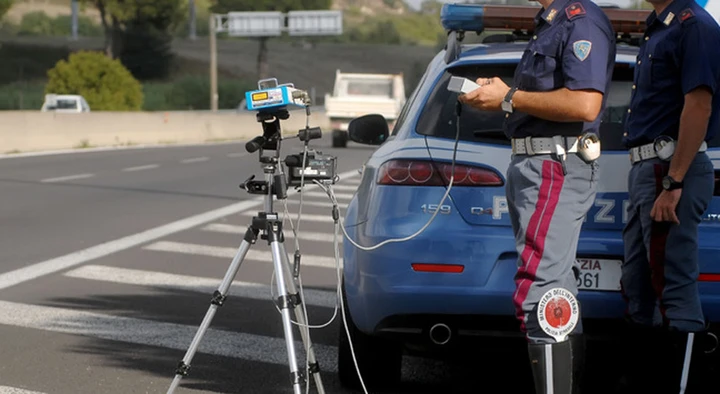Autovelox mobili, rilevano entrambe le corsie?