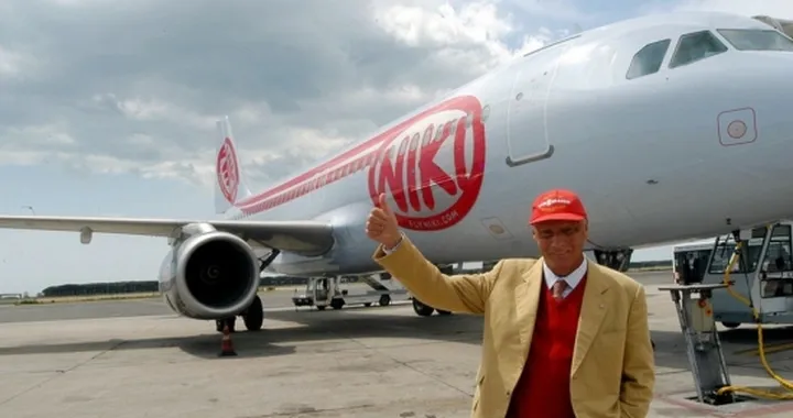 Niki Lauda torna ai comandi della propria Compagnia aerea