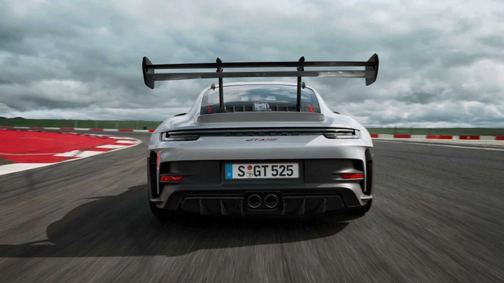 Porsche 911 GT3 RS: da 239.435 euro con il cronografo