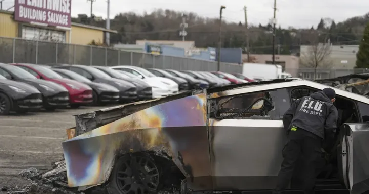 Tesla esclusa dal Vancouver Auto Show: 