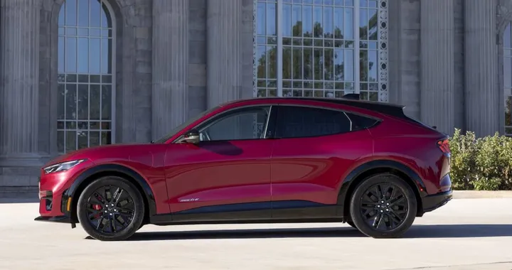 Ford aumenta i prezzi per i dazi USA: cosa cambia per Mustang, Maverick e Bronco