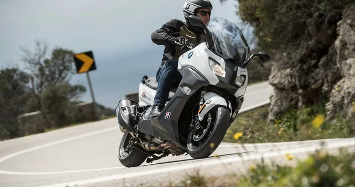 Bridgestone Battlax Scooter SC2 e SC2 Rain: pneumatici ultraperformanti per i maxi scooter