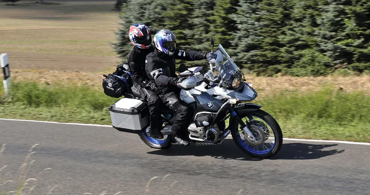 Vacanze in moto: come disporre i bagagli