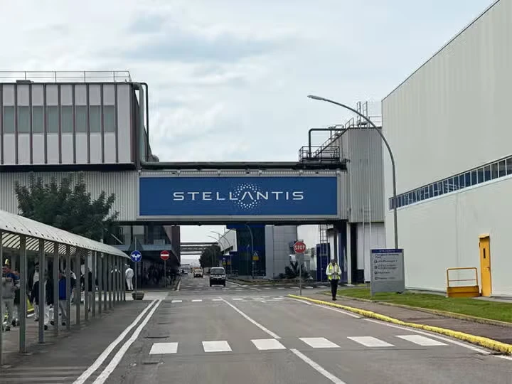 Stellantis, lo stabilimento di Pomigliano avvia la transizione verso l'elettrico