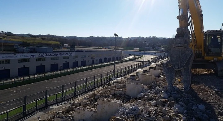 Autodromo di Vallelunga: la Guardia di Finanza scopre 65.000 tonnellate di rifiuti speciali