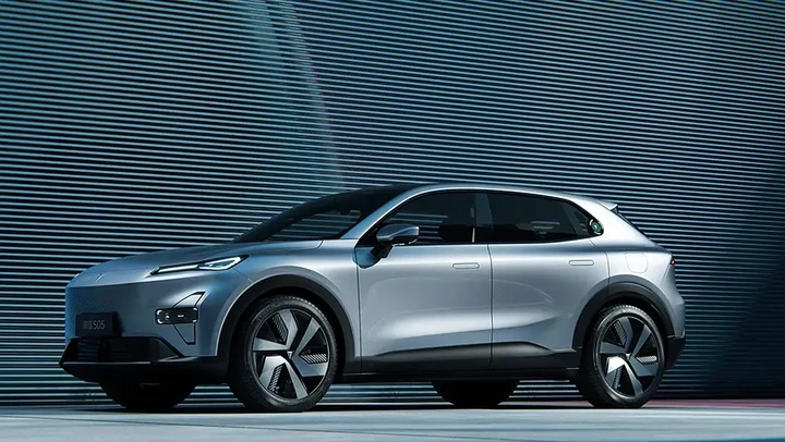 Deepal S05 2025: il nuovo SUV elettrico da 620 km di autonomia