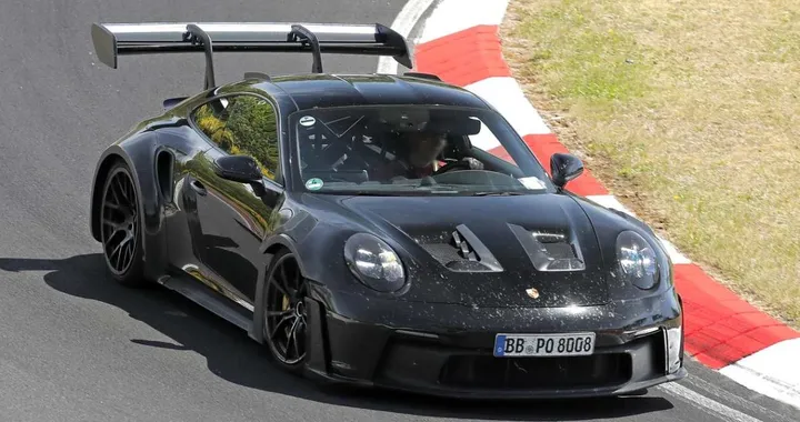 Porsche GT2 RS 2025: una belva da oltre 700 cavalli