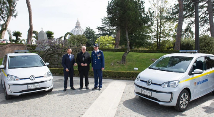 Volkswagen e-up!: due esemplari consegnati alla Gendarmeria Vaticana