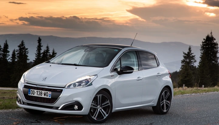 Peugeot 208: immagini inedite