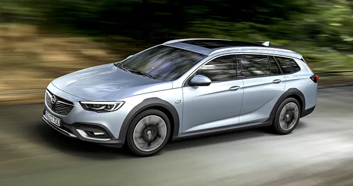 Opel Insignia Country Tourer, prezzi da 39.550 euro