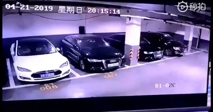 Tesla Model S, la sequenza dell’incendio è virale: ecco il video