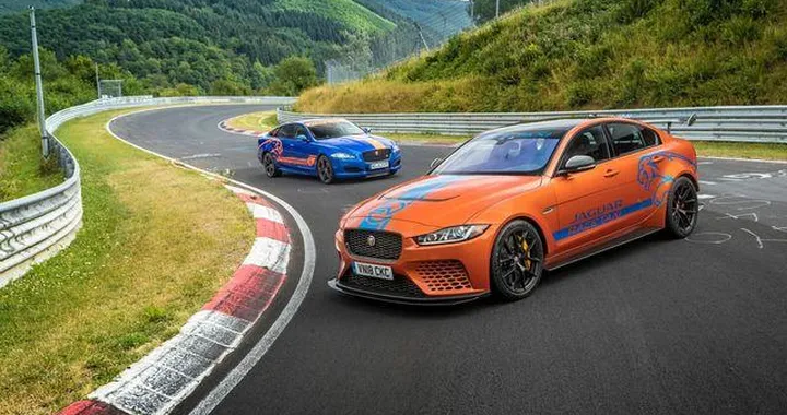 Jaguar XE SV Project 8: diventa il Race Taxi del Nurburgring