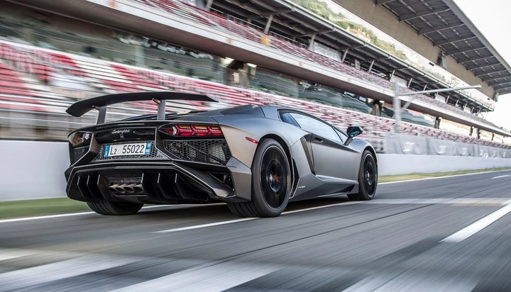 Lamborghini Aventador: si avvicina il restyling