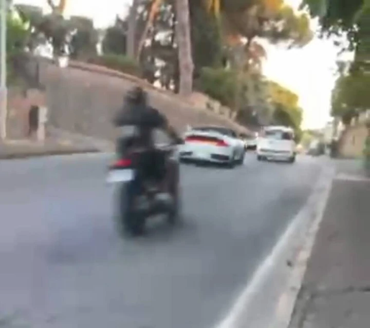 Tragedia vicino Roma, Porsche noleggiata travolge auto di un anziano