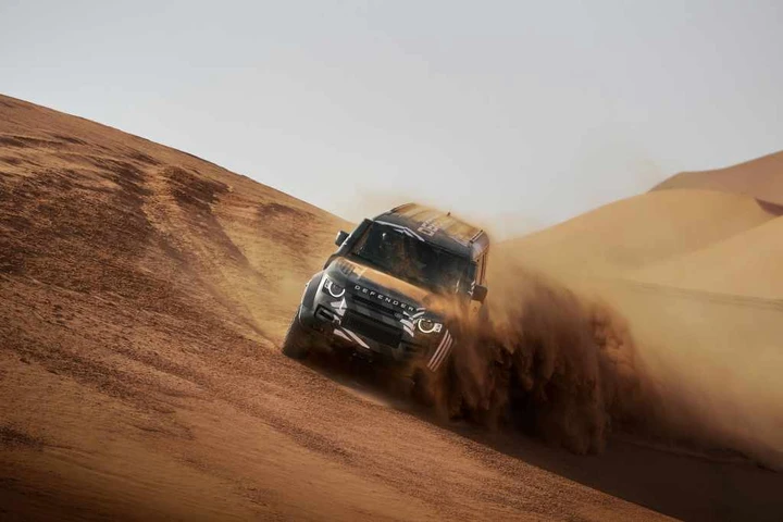 Sara Price e Defender: un debutto storico alla Dakar 2026