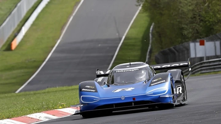 Volkswagen ID R: ora l’obiettivo è il record al Nurburgring