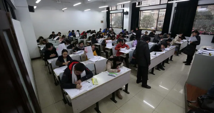 Teoria patente B: 30 minuti e 40 domande. Vediamo tutti gli altri aspetti del test