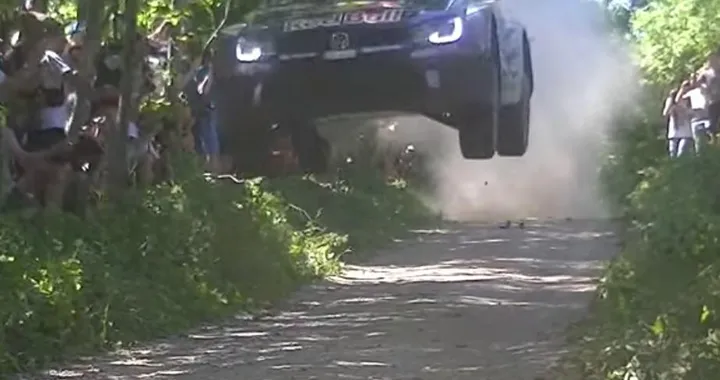Salti spettacolari ad alta quota nei rally [Video]