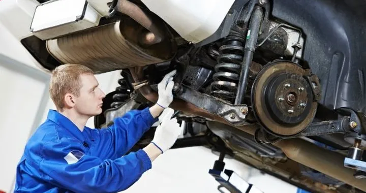12 controlli da fare all'auto prima di partire in vacanza