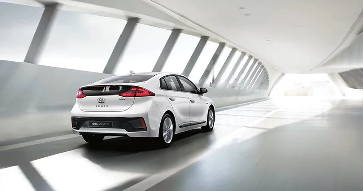 Hyundai Ioniq: prime immagini ufficiali