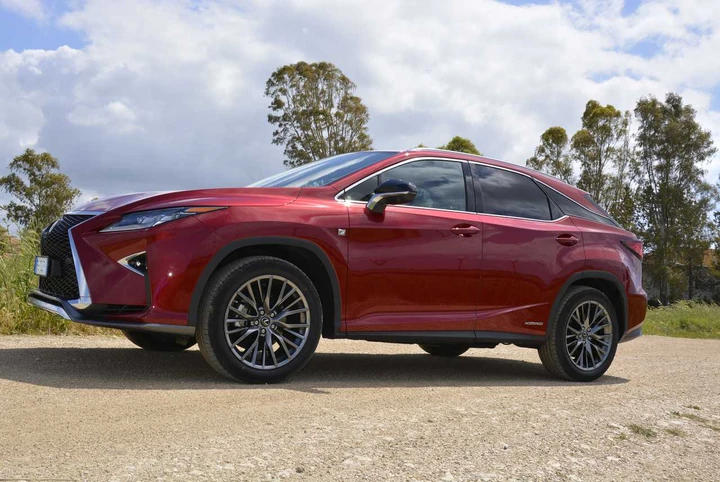Lexus RX Hybrid F Sport: la prova su strada